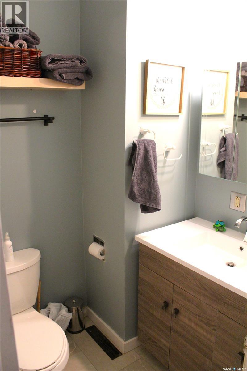 1427 2Nd Street E, Prince Albert, SK - Indoor Photo Showing Bathroom