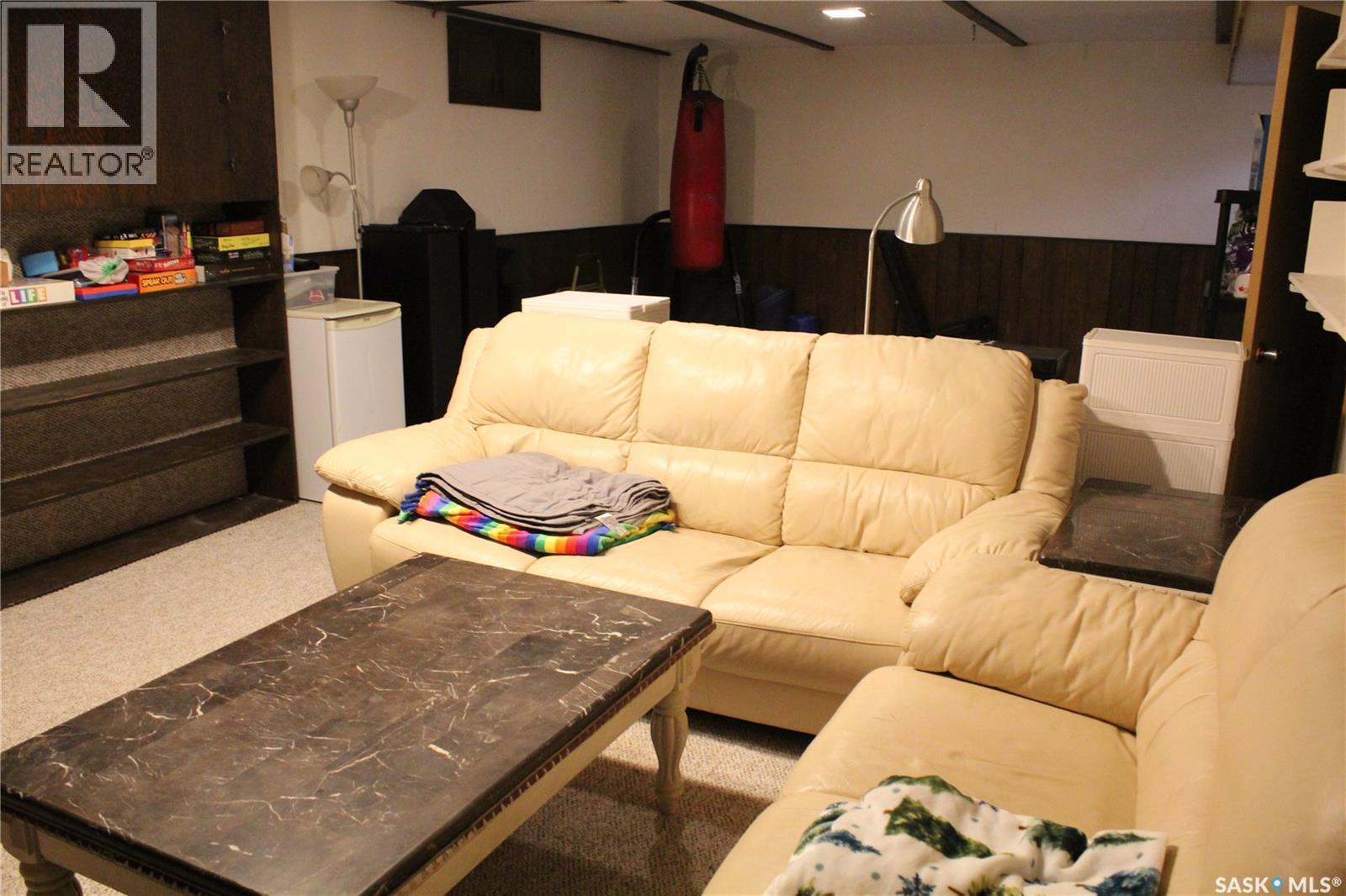 1427 2Nd Street E, Prince Albert, SK - Indoor