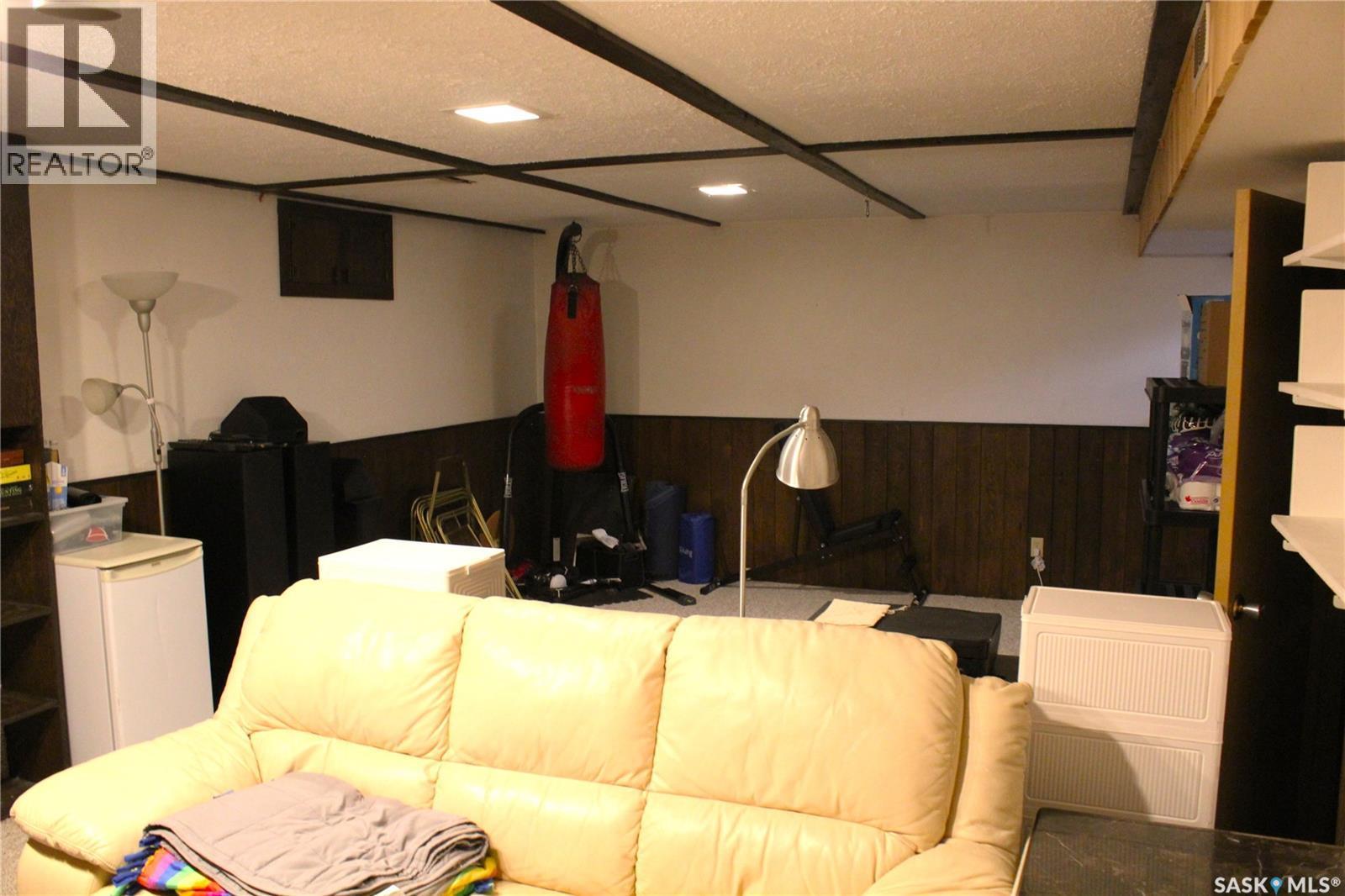 1427 2Nd Street E, Prince Albert, SK - Indoor