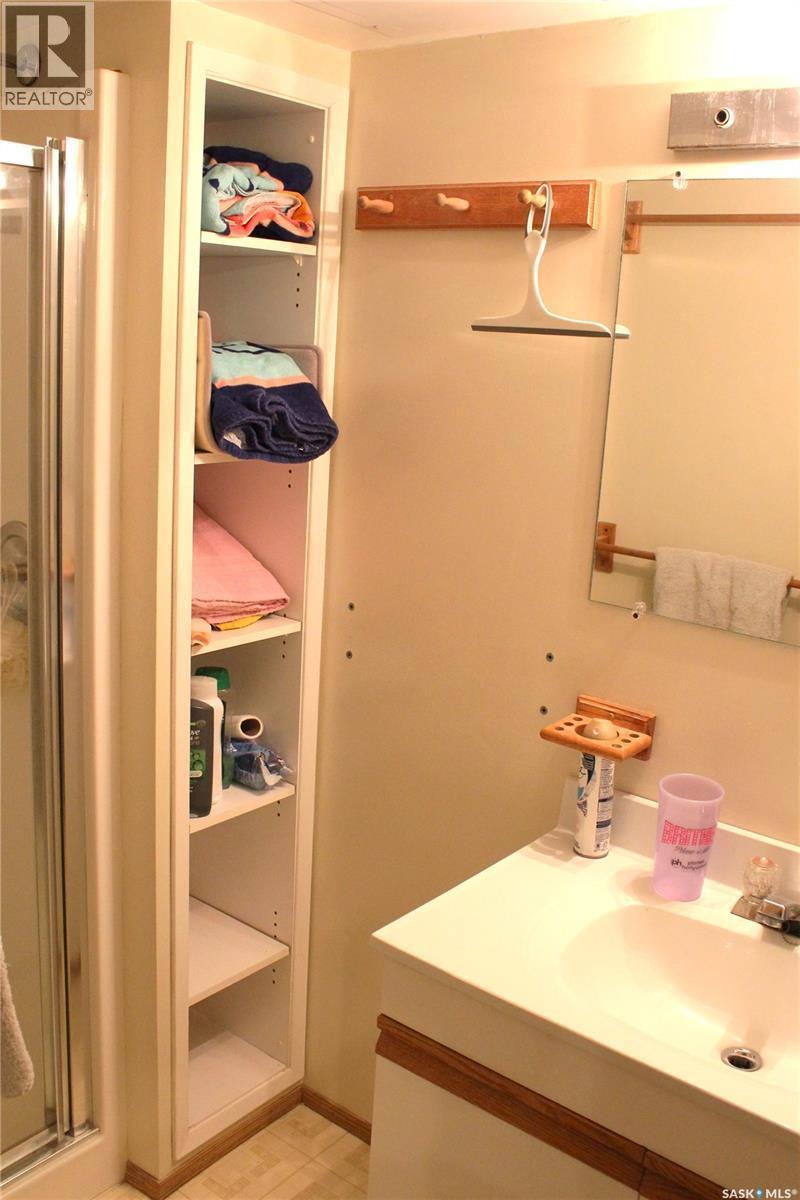 1427 2Nd Street E, Prince Albert, SK - Indoor Photo Showing Bathroom