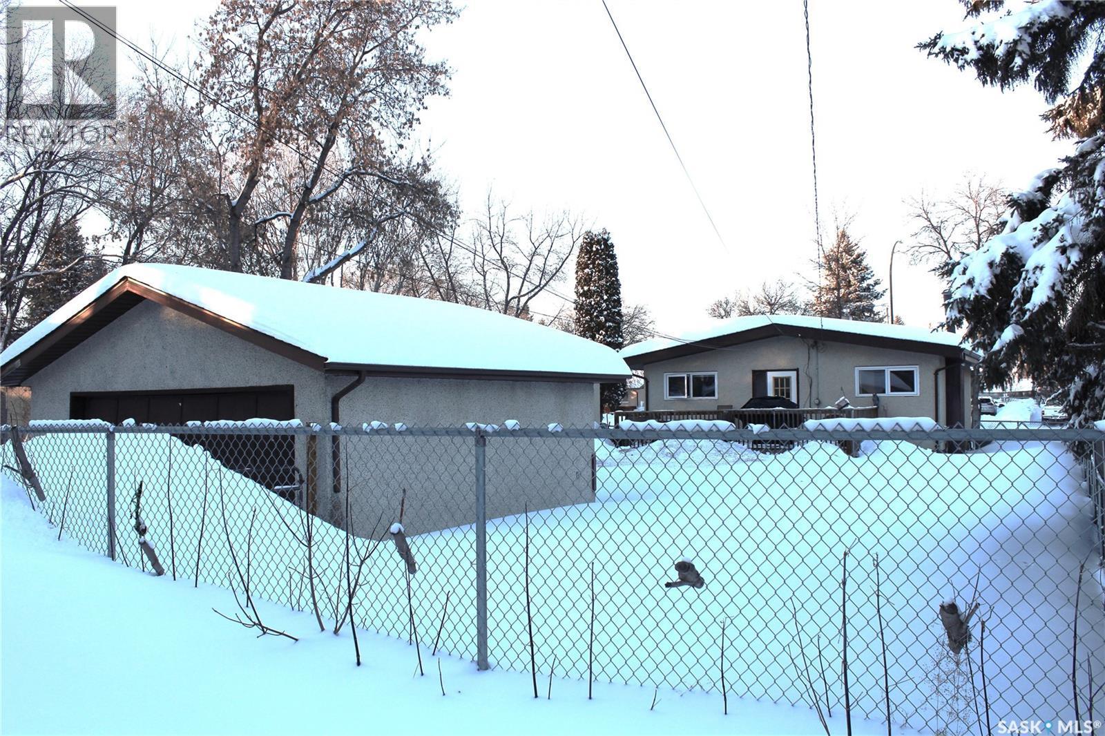 1427 2Nd Street E, Prince Albert, SK - Outdoor