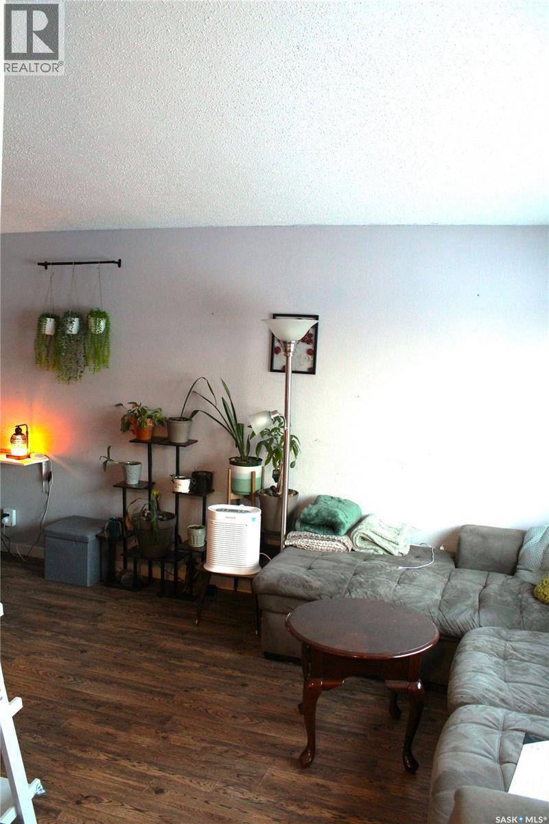 1427 2Nd Street E, Prince Albert, SK - Indoor Photo Showing Living Room