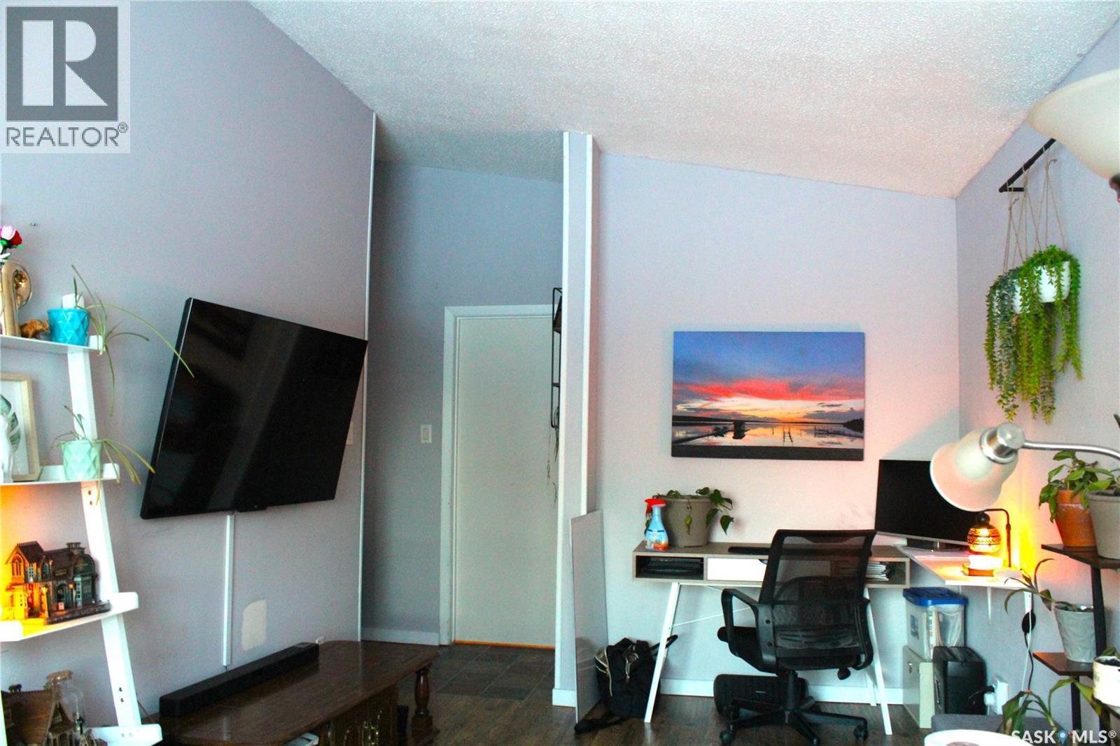 1427 2Nd Street E, Prince Albert, SK - Indoor