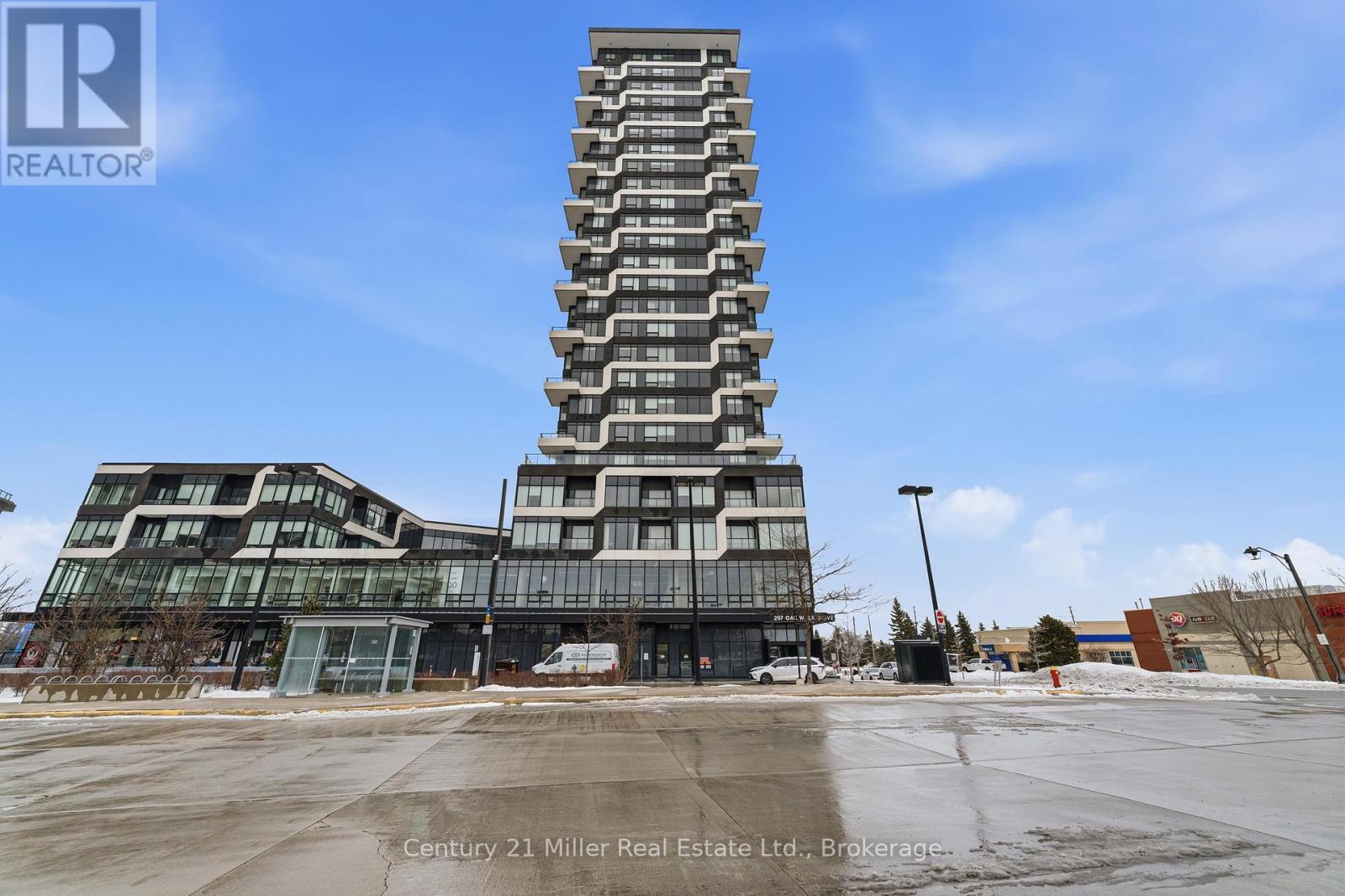 320 - 297 Oak Walk Drive, Oakville (Ro River Oaks), ON - Outdoor With Facade