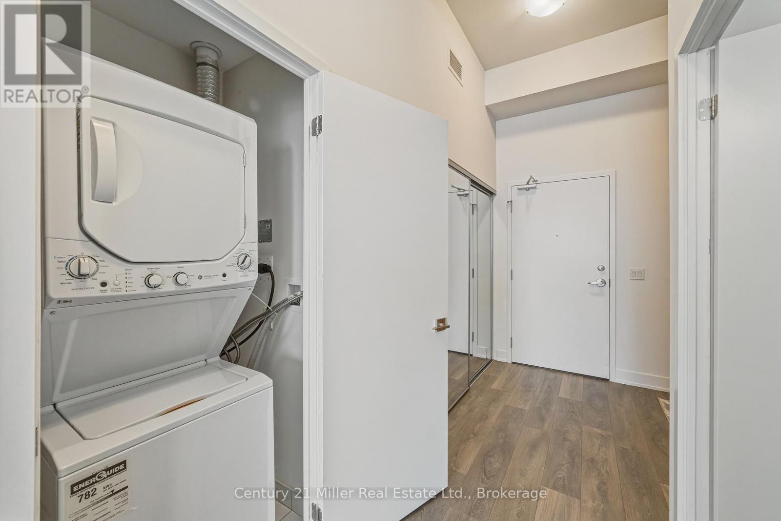 320 - 297 Oak Walk Drive, Oakville (Ro River Oaks), ON - Indoor Photo Showing Laundry Room