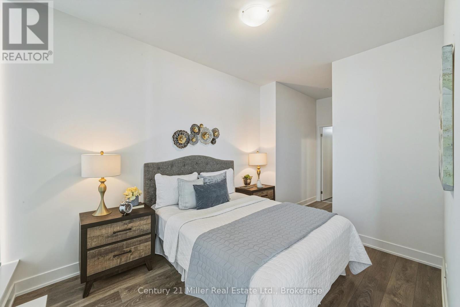 320 - 297 Oak Walk Drive, Oakville (Ro River Oaks), ON - Indoor Photo Showing Bedroom