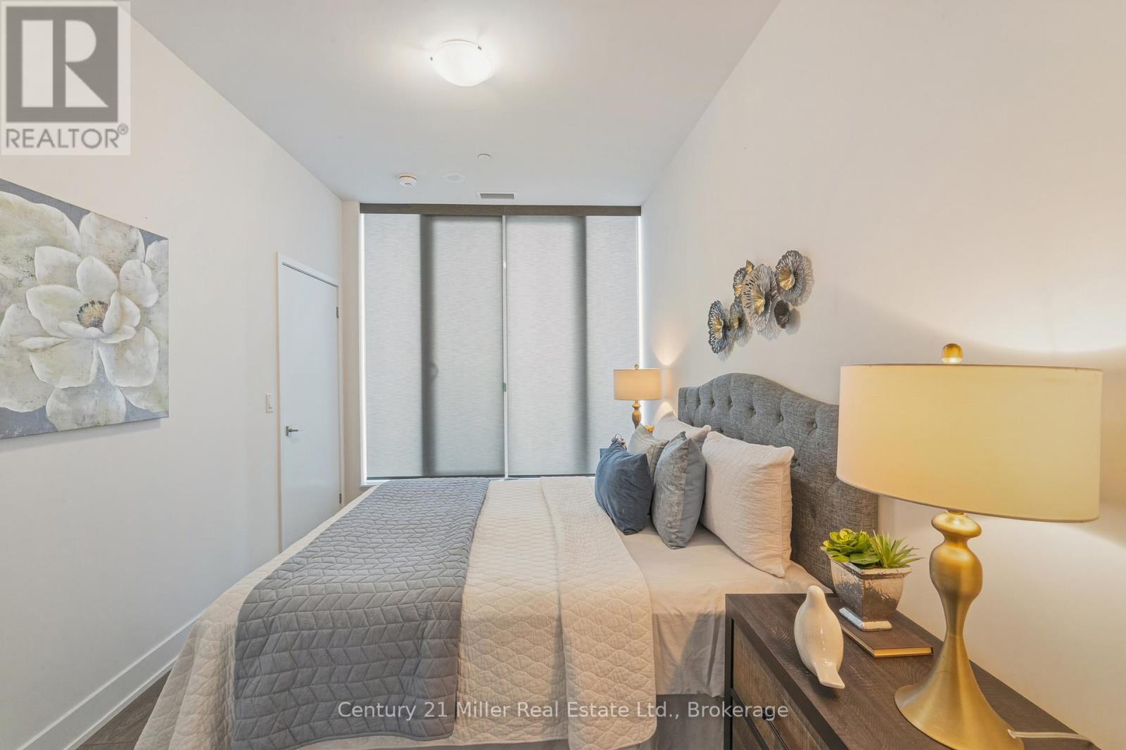 320 - 297 Oak Walk Drive, Oakville (Ro River Oaks), ON - Indoor Photo Showing Bedroom