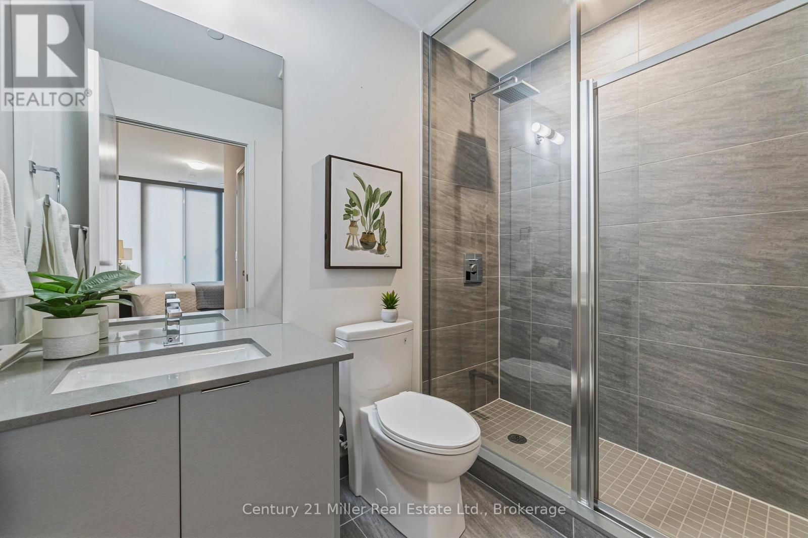 320 - 297 Oak Walk Drive, Oakville (Ro River Oaks), ON - Indoor Photo Showing Bathroom