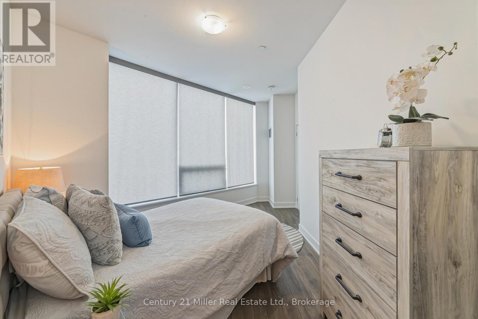 320 - 297 Oak Walk Drive, Oakville (Ro River Oaks), ON - Indoor Photo Showing Bedroom