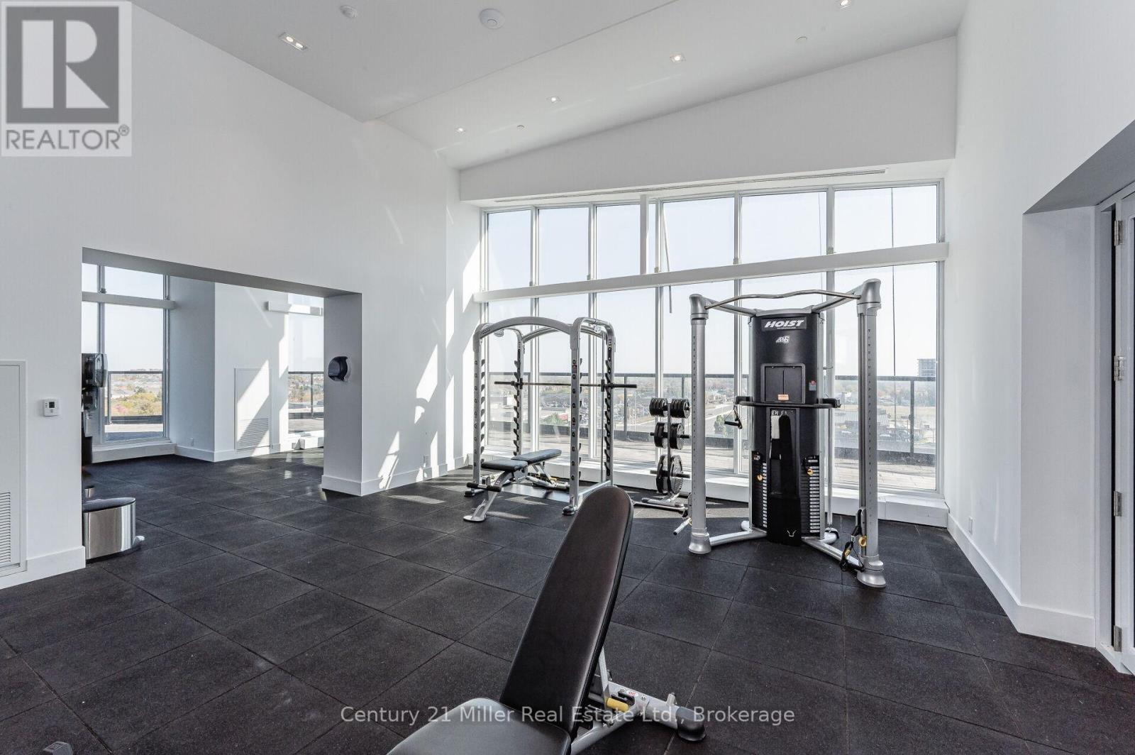 320 - 297 Oak Walk Drive, Oakville (Ro River Oaks), ON - Indoor Photo Showing Gym Room