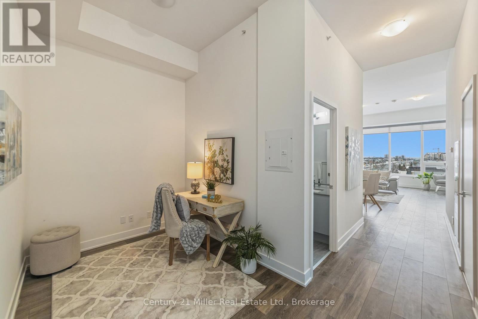 320 - 297 Oak Walk Drive, Oakville (Ro River Oaks), ON - Indoor