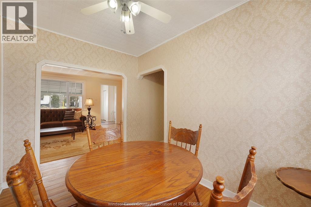 121 Victoria Avenue, Essex, ON - Indoor Photo Showing Dining Room