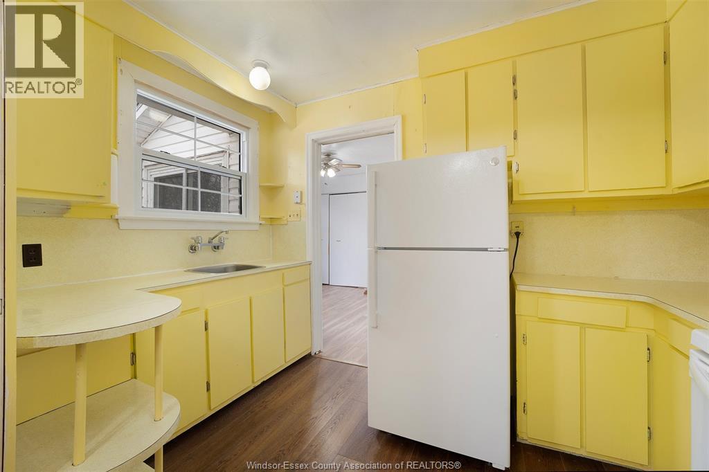 121 Victoria Avenue, Essex, ON - Indoor Photo Showing Kitchen