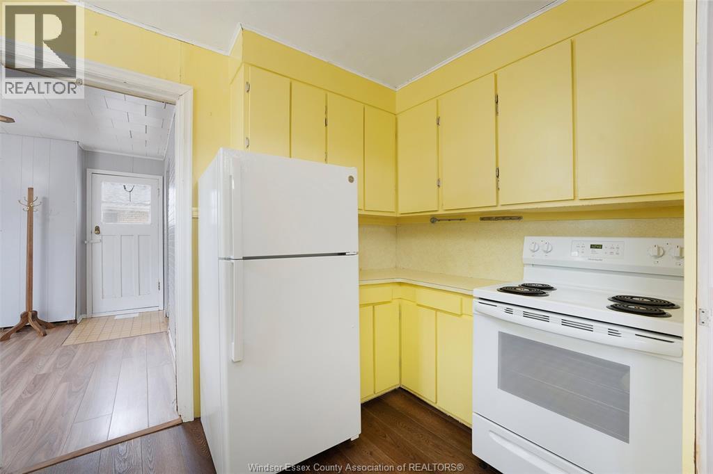121 Victoria Avenue, Essex, ON - Indoor Photo Showing Kitchen