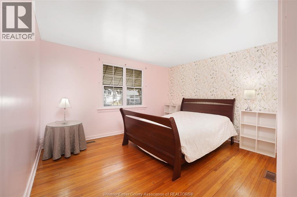 121 Victoria Avenue, Essex, ON - Indoor Photo Showing Bedroom