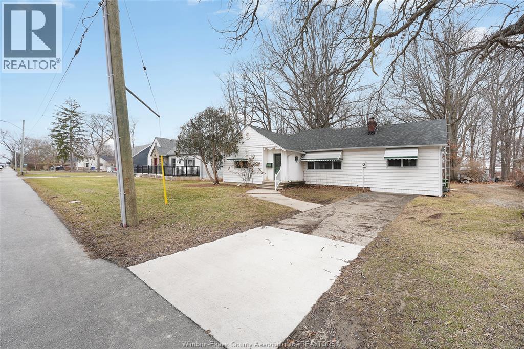 121 Victoria Avenue, Essex, ON - Outdoor