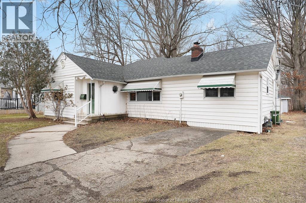 121 Victoria Avenue, Essex, ON - Outdoor