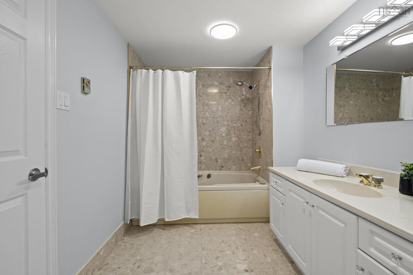 702 1465 Brenton Street, Halifax, NS