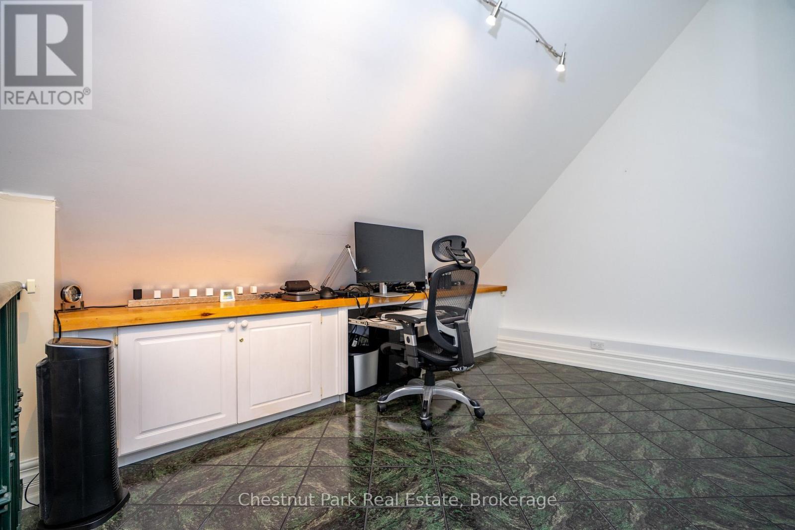 Spacious loft office/studio - 1001 - 24 Ramblings Way, Collingwood, ON - Indoor Photo Showing Office