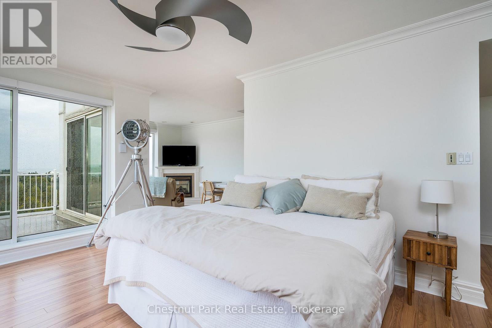 Spacious primary w/walk-in closet & 3 pc ensuite - 1001 - 24 Ramblings Way, Collingwood, ON - Indoor Photo Showing Bedroom