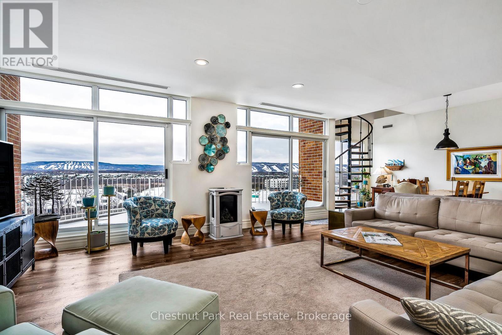 Amazing views and floor to ceiling windows - 1001 - 24 Ramblings Way, Collingwood, ON - Indoor Photo Showing Living Room