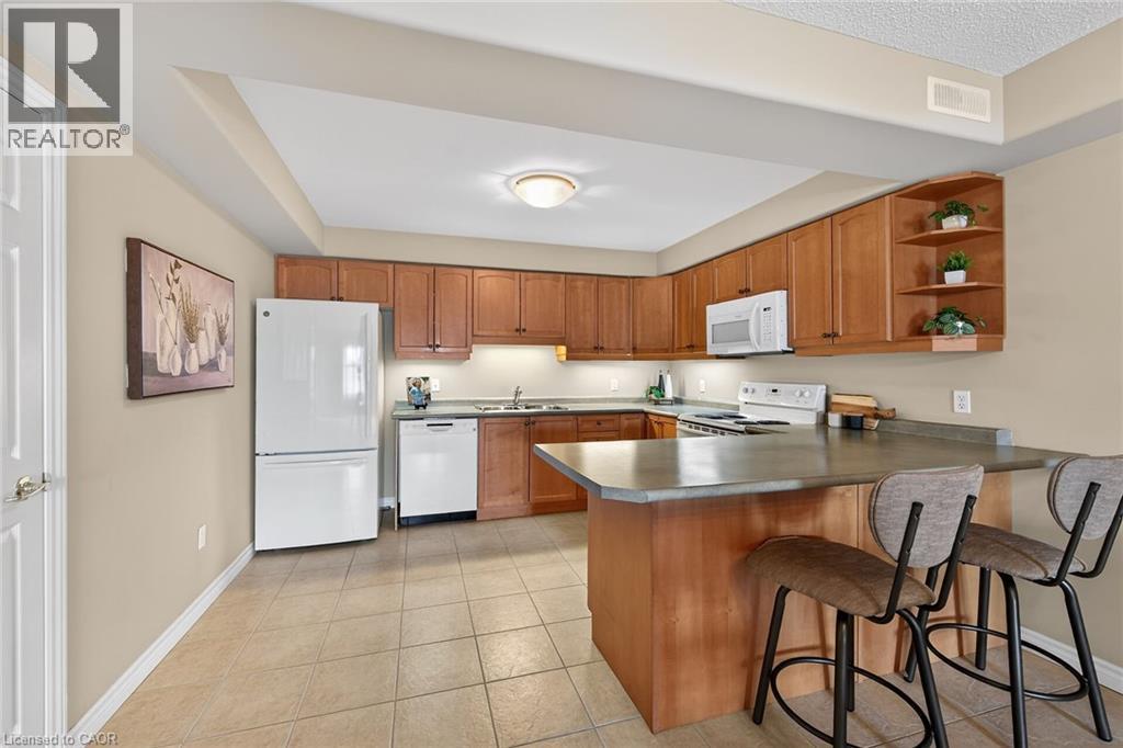 908 Mohawk Road E Unit# 308, Hamilton, ON - Indoor Photo Showing Kitchen
