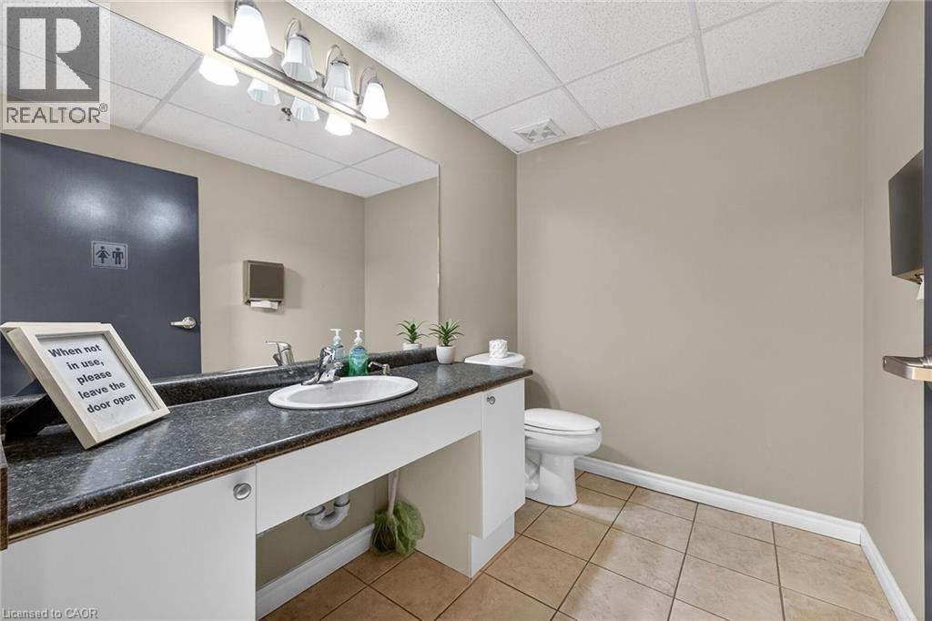 908 Mohawk Road E Unit# 308, Hamilton, ON - Indoor Photo Showing Bathroom