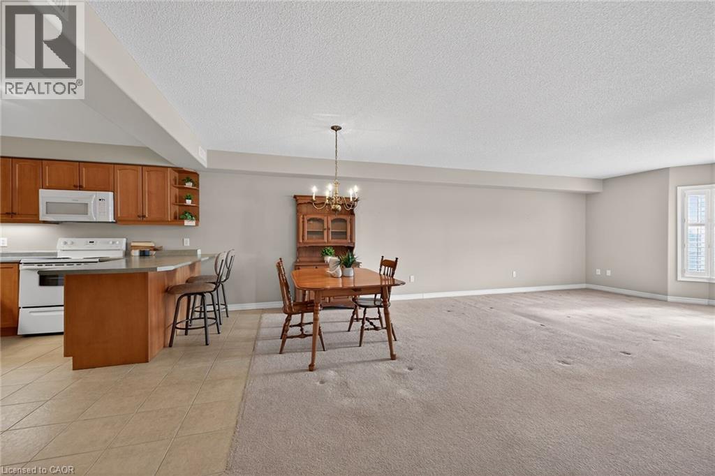908 Mohawk Road E Unit# 308, Hamilton, ON - Indoor Photo Showing Kitchen