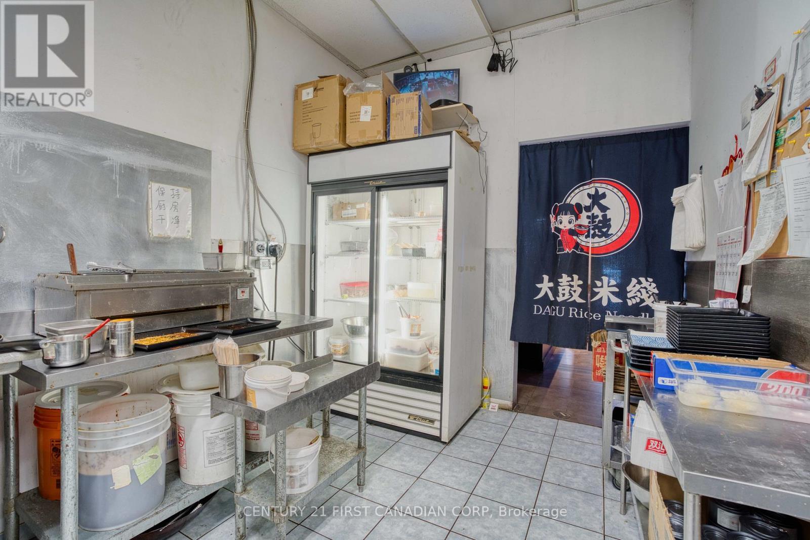 #4C - 611 Wonderland Road N, London North (North N), ON