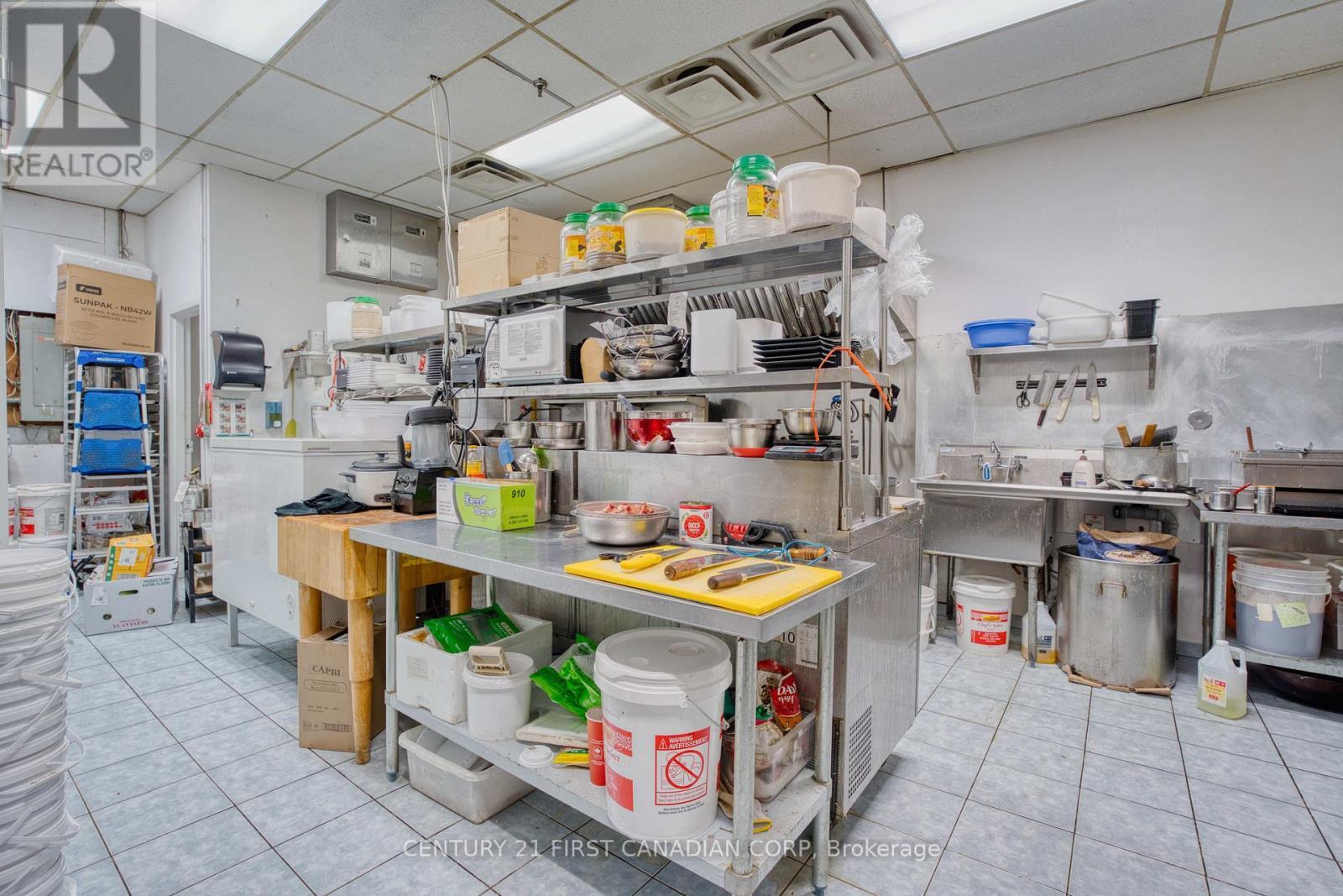 #4C - 611 Wonderland Road N, London North (North N), ON