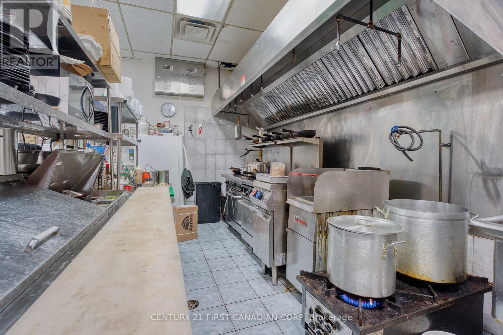 #4C - 611 Wonderland Road N, London North (North N), ON