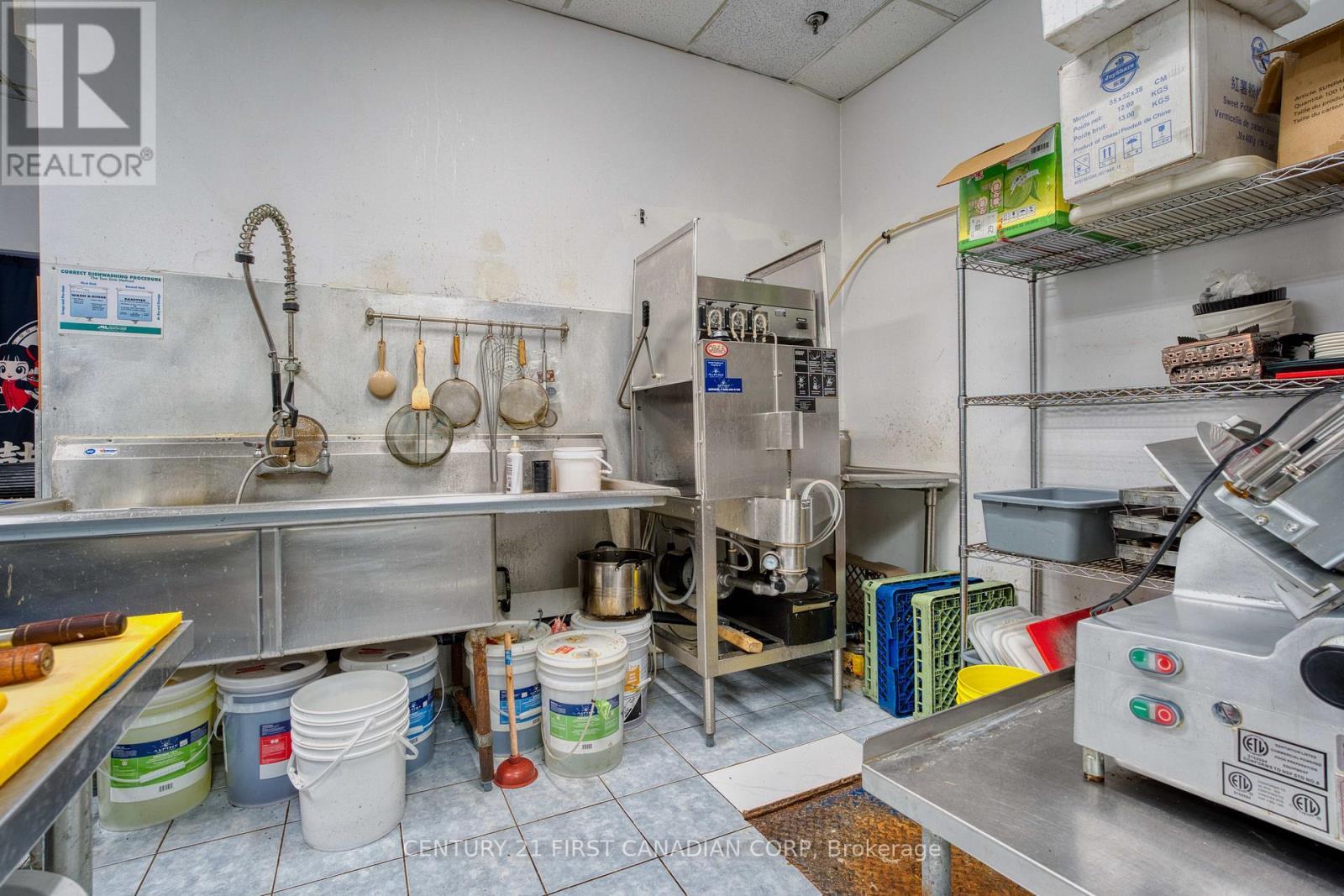 #4C - 611 Wonderland Road N, London North (North N), ON