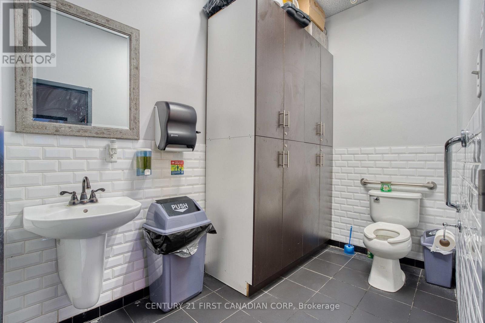 #4C - 611 Wonderland Road N, London North (North N), ON