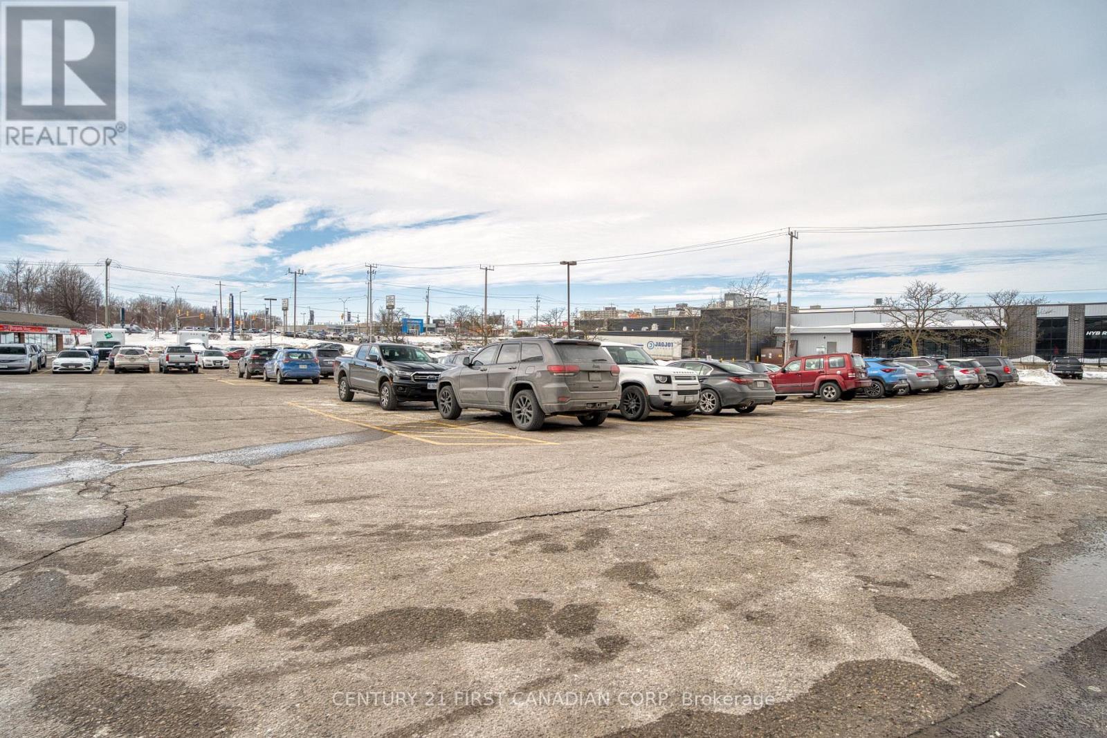 #4C - 611 Wonderland Road N, London North (North N), ON