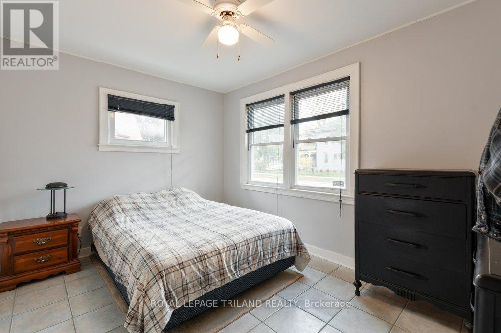 40 St George Street, St. Thomas, ON - Indoor Photo Showing Bedroom