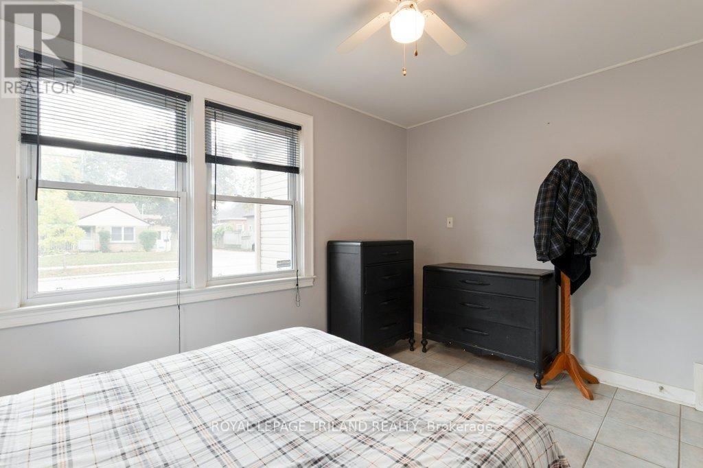 40 St George Street, St. Thomas, ON - Indoor Photo Showing Bedroom