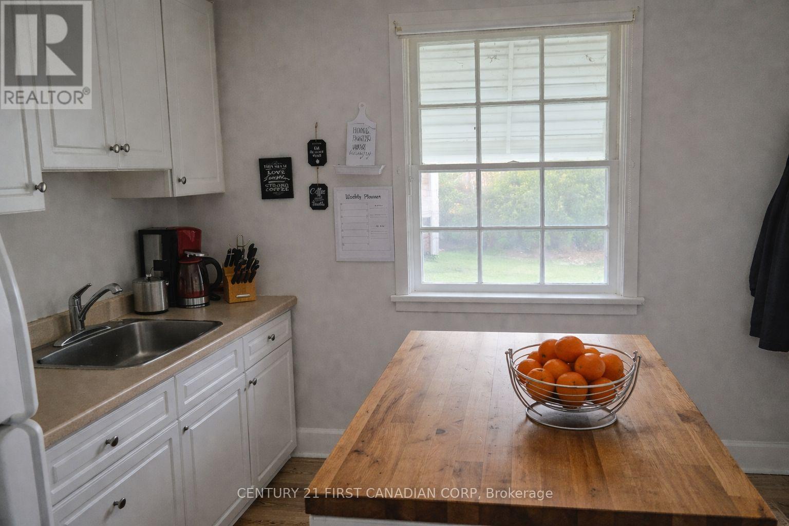 57 Homan Street, London East (East M), ON - Indoor Photo Showing Kitchen