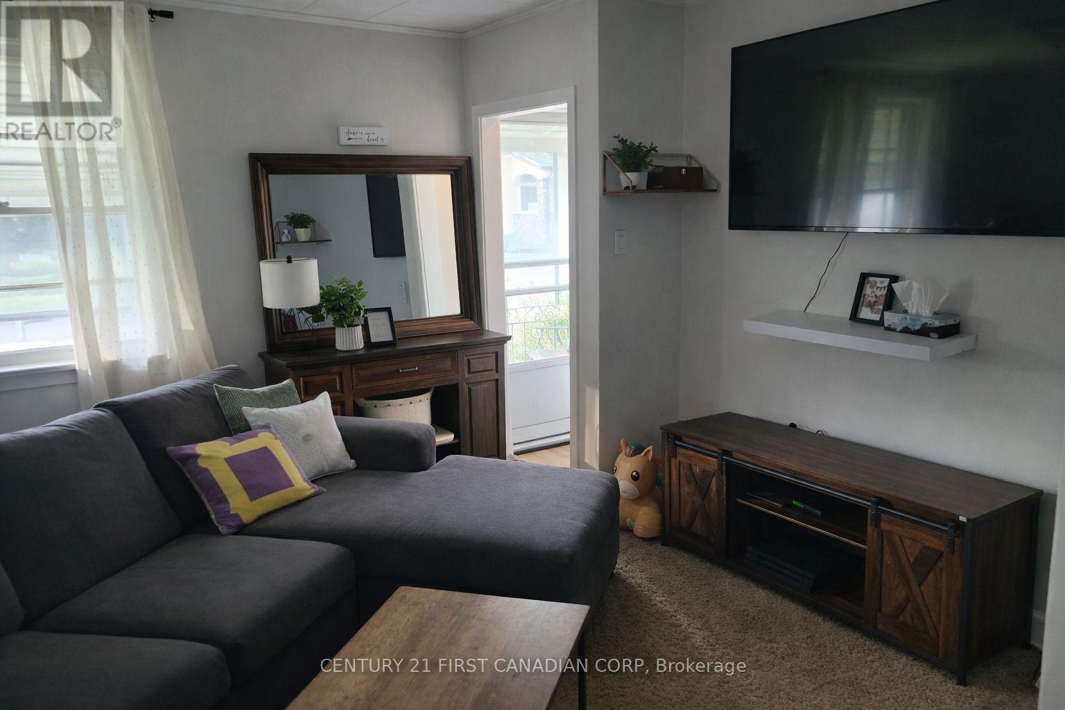 57 Homan Street, London East (East M), ON - Indoor Photo Showing Living Room