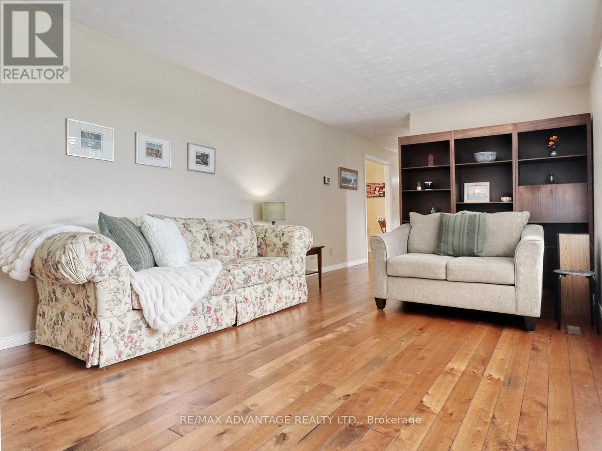 17248 Wyton Drive, Thames Centre, ON - Indoor Photo Showing Living Room