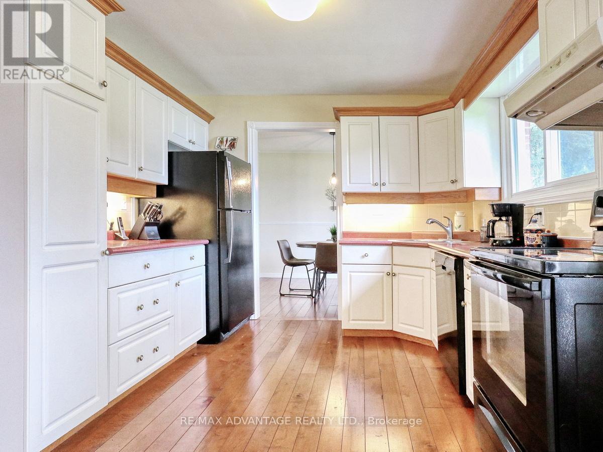 17248 Wyton Drive, Thames Centre, ON - Indoor Photo Showing Kitchen