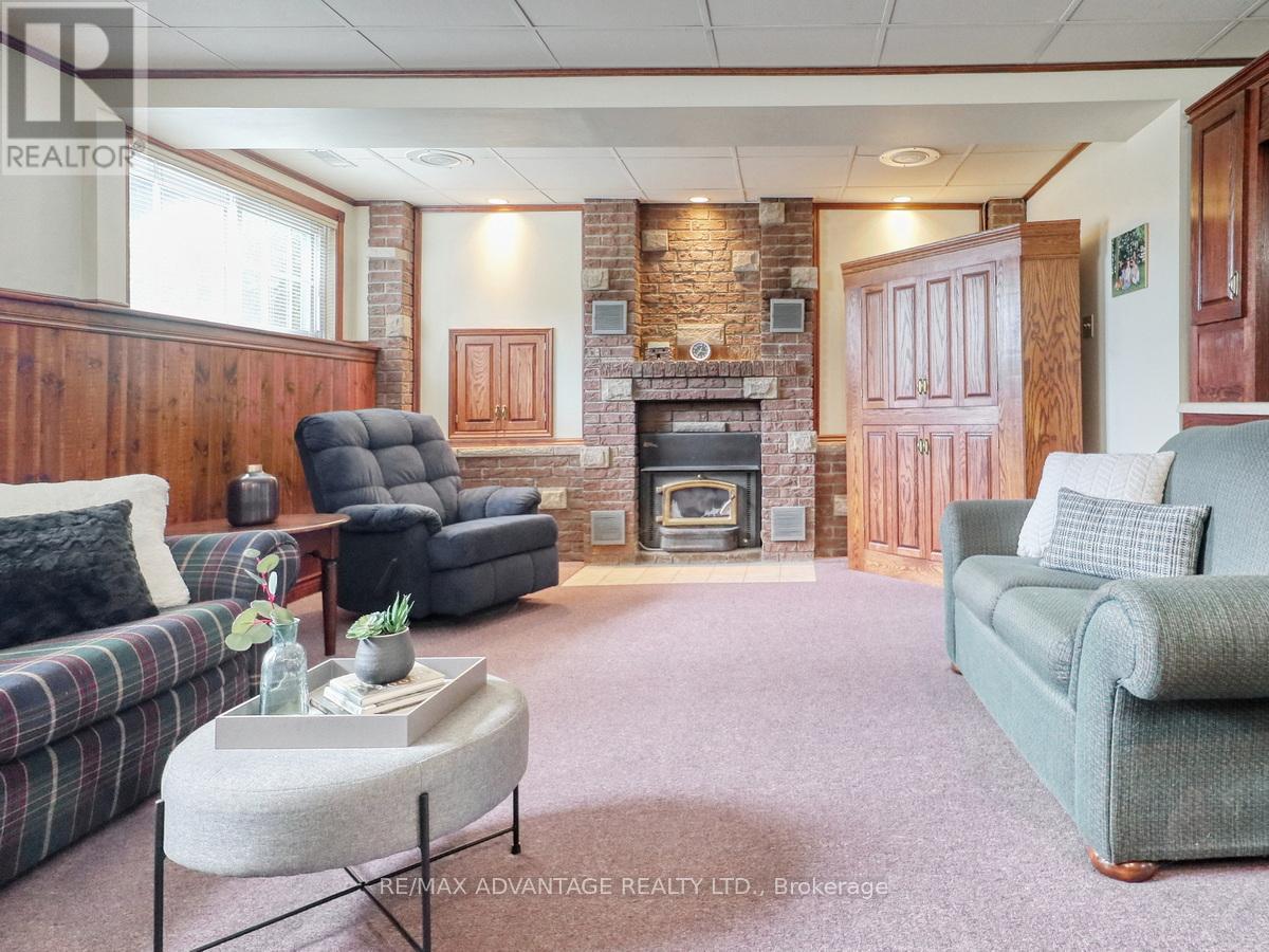 17248 Wyton Drive, Thames Centre, ON - Indoor Photo Showing Living Room With Fireplace