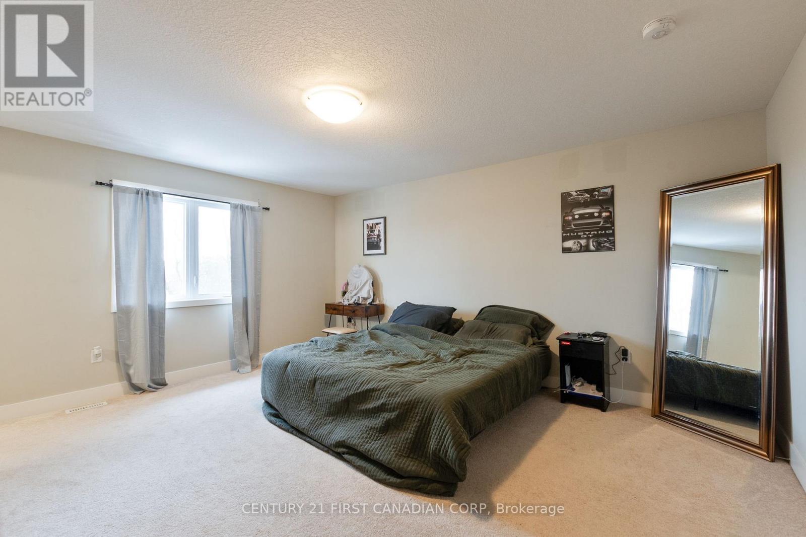 66 - 177 Edgevalley Road, London East (East D), ON - Indoor Photo Showing Bedroom
