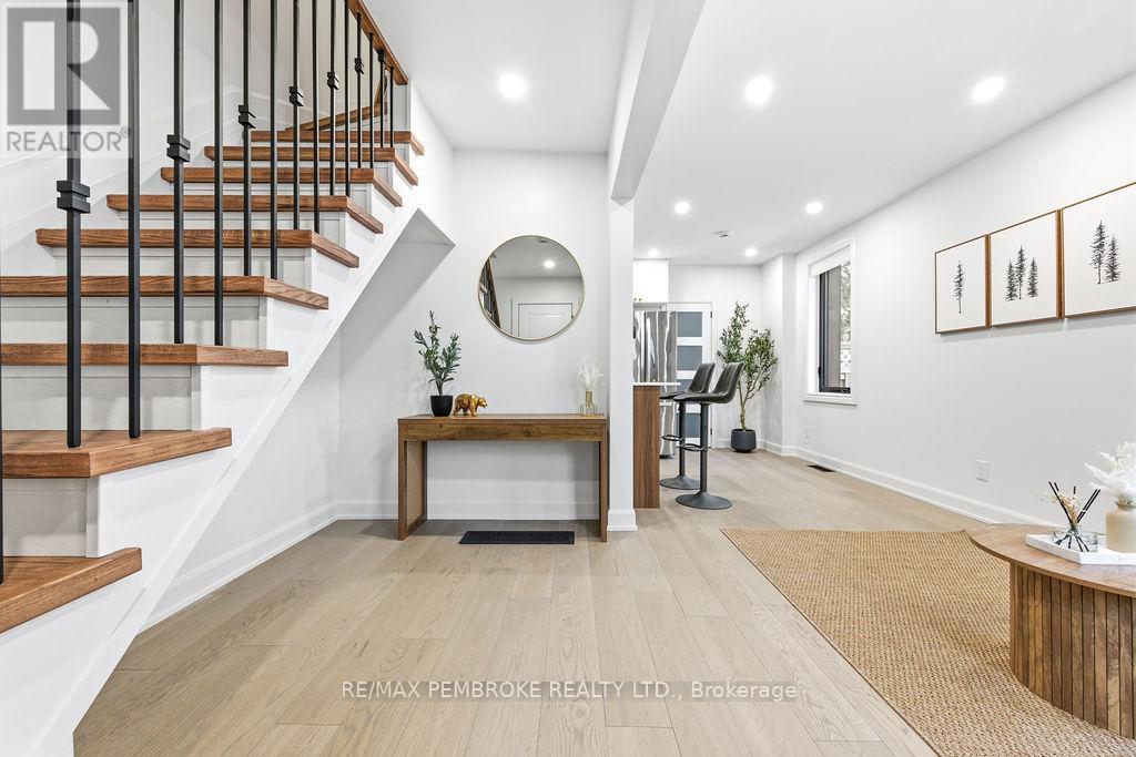 131 Patrick Avenue, Renfrew, ON - Indoor Photo Showing Other Room