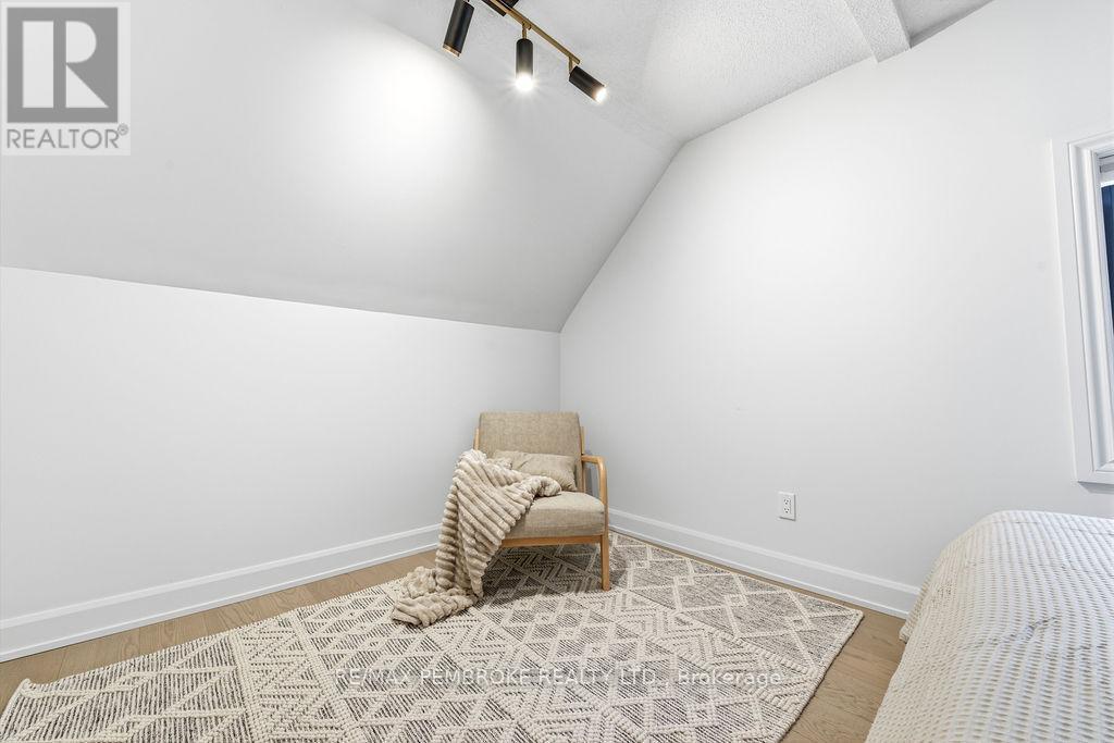 131 Patrick Avenue, Renfrew, ON - Indoor