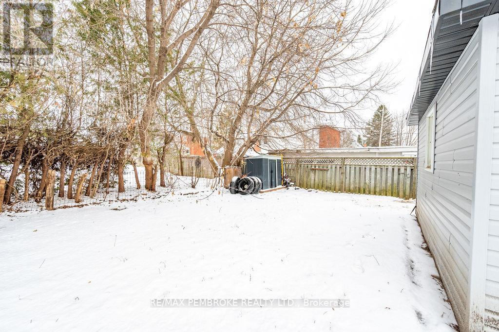 131 Patrick Avenue, Renfrew, ON - Outdoor