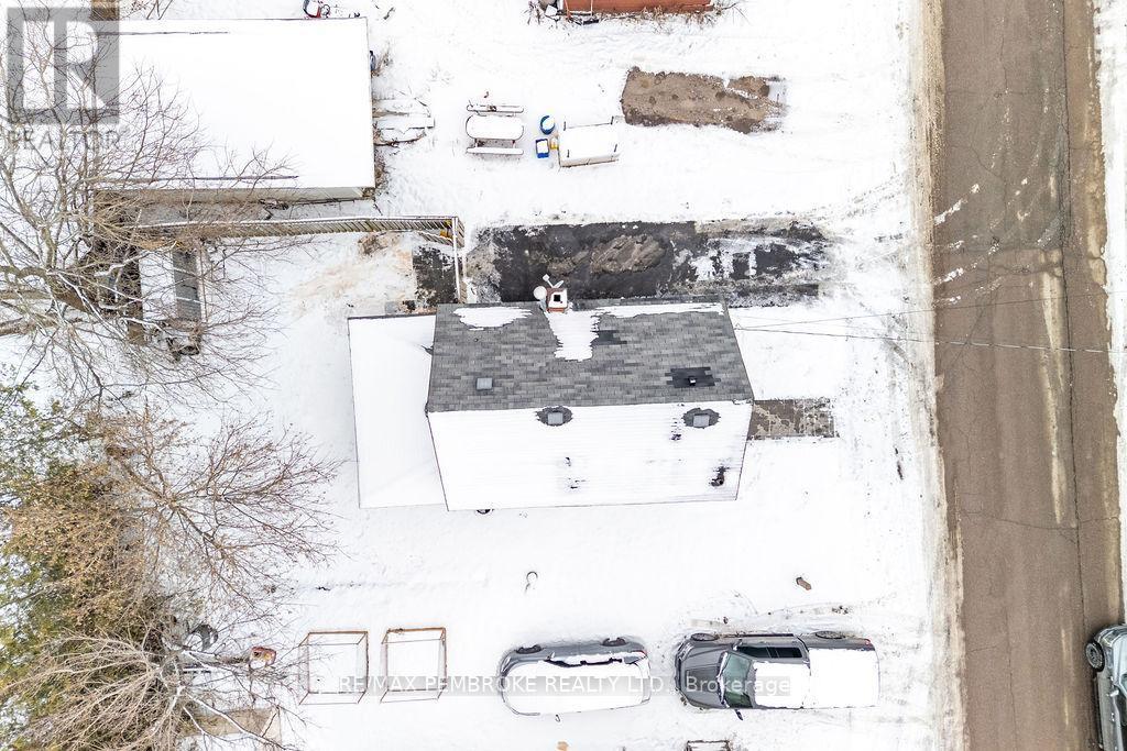 131 Patrick Avenue, Renfrew, ON - Outdoor With View