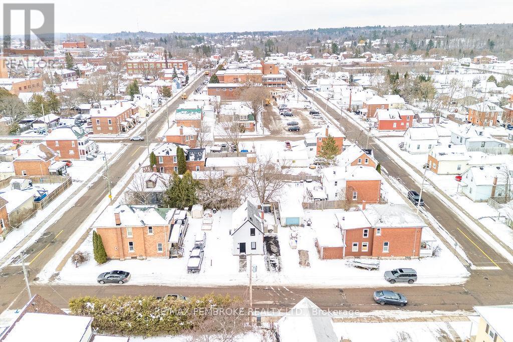 131 Patrick Avenue, Renfrew, ON - Outdoor With View