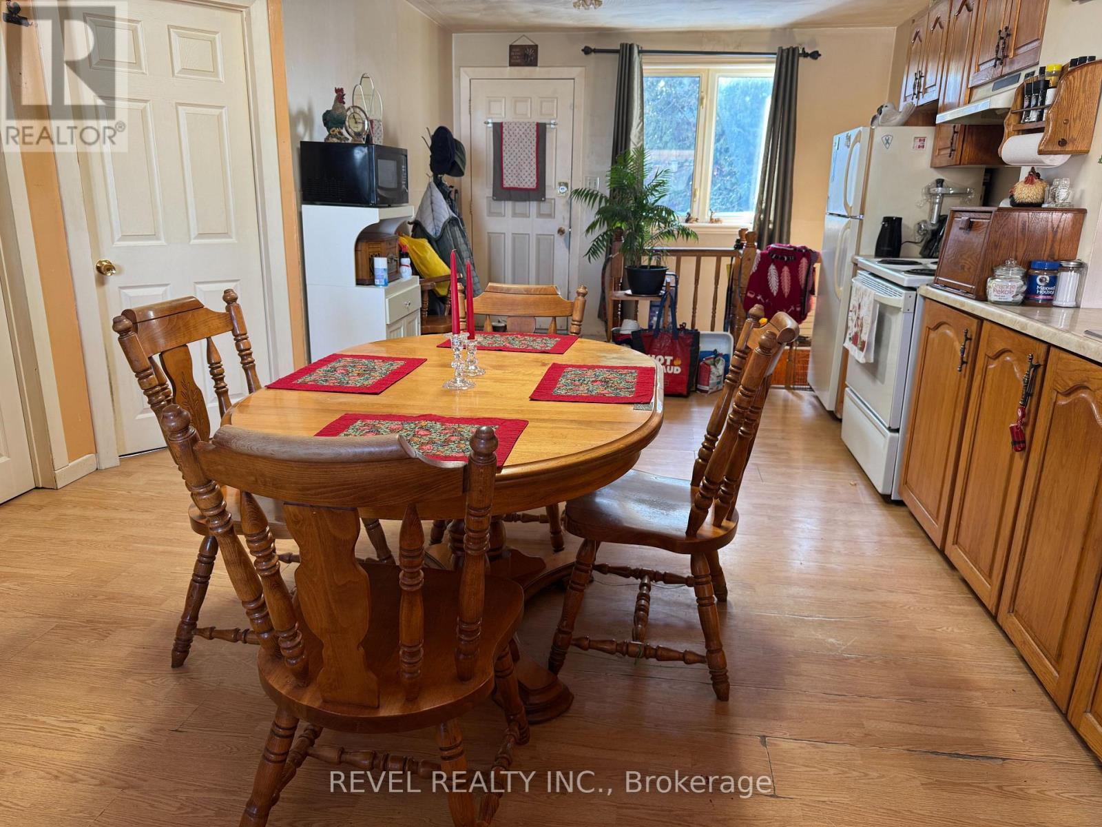39 Belanger Avenue, Timmins (Ts - Sw), ON - Indoor Photo Showing Dining Room