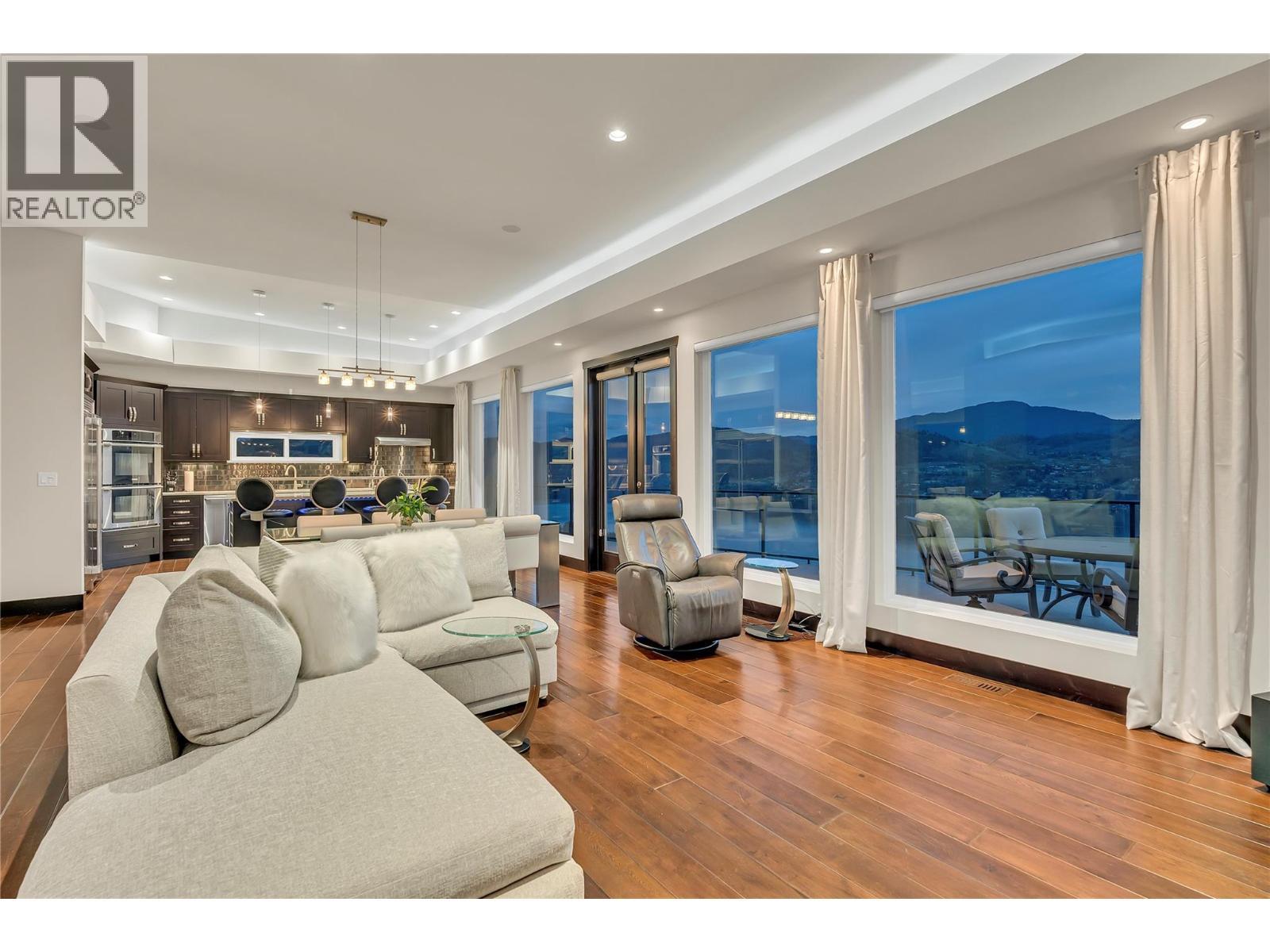174 Vintage Boulevard, Okanagan Falls, BC - Indoor Photo Showing Living Room