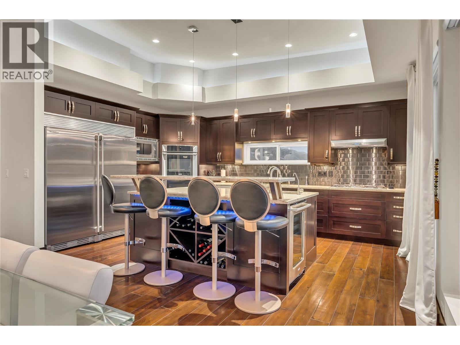 174 Vintage Boulevard, Okanagan Falls, BC - Indoor Photo Showing Kitchen With Upgraded Kitchen